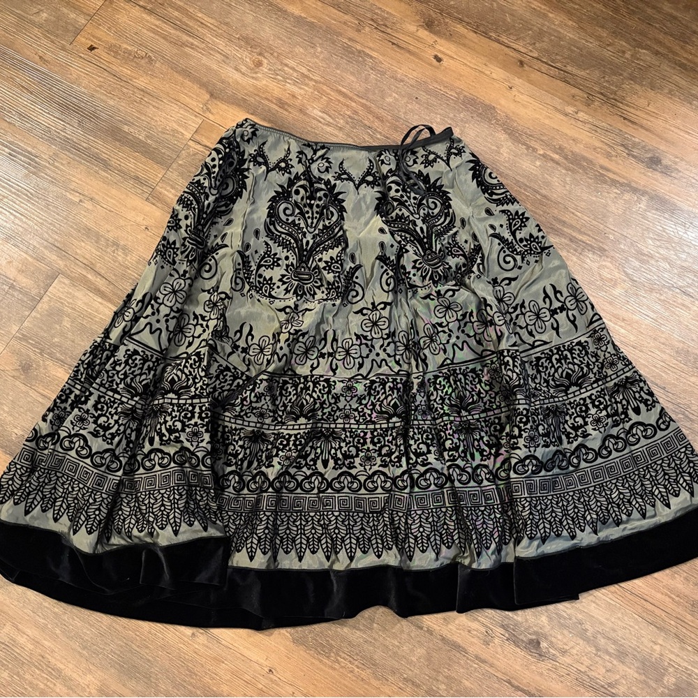MSK Black and Gray Patterned Midi Skirt